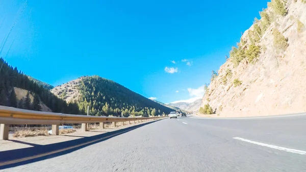 Drivign West Autostrady Międzystanowej I70 Przez Góry — Zdjęcie stockowe