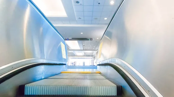 Rolltreppen Einem Der Terminals Des Internationalen Flughafens Houston — Stockfoto