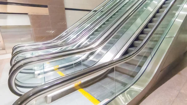 Escaleras Mecánicas Una Las Terminales Del Aeropuerto Internacional Denver —  Fotos de Stock