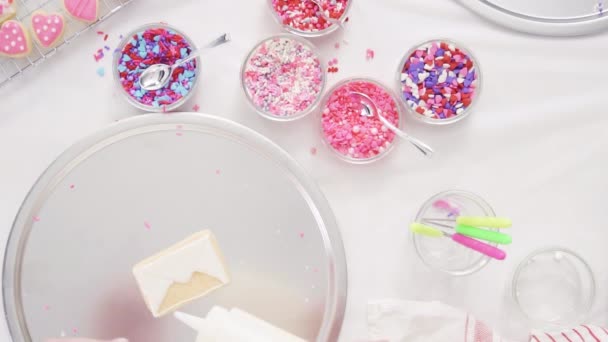 Lapos Feküdt Lépésről Lépésre Díszítő Királyi Jegesedés Sprinkles Cukor Cookie — Stock videók