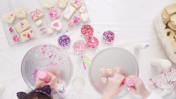 Επίπεδη Θέσει Βήμα Βήμα Μικρό Κορίτσι Διακόσμηση Διακόσμηση Μπισκότα Ζάχαρης — Αρχείο Βίντεο