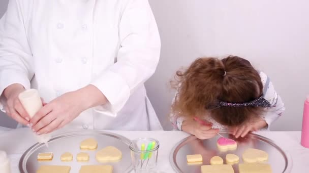 Paso Paso Decorar Galletas Azúcar Con Glaseado Real Espolvorear Para — Vídeos de Stock