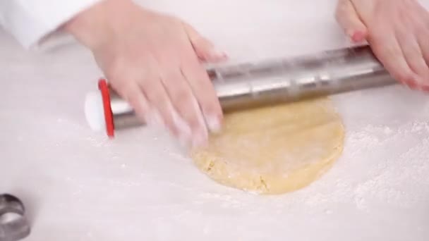 Lépésről Lépésre Gördülő Cukor Cookie Tésztát Fém Sodrófa — Stock videók