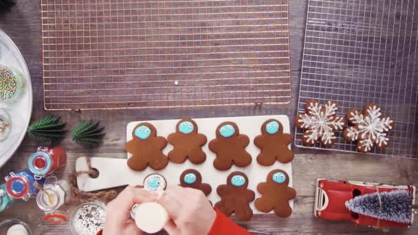 Adım Adım Düz Yatıyordu Kraliyet Buzlanma Ile Gingerbread Çerezleri Dekorasyon — Stok video