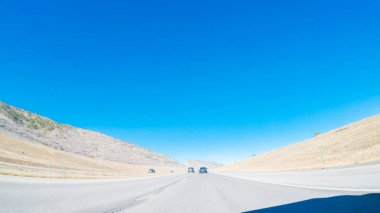 Denver, Colorado, ABD-1 Aralık 2018 Kış 'ta 470 numaralı karayolunda Batı' ya gidiyorum..