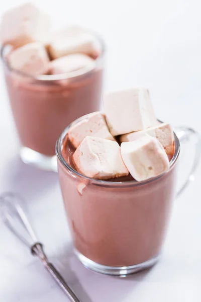Americká Horká Čokoláda Velkými Marshmallow Skleněném Pohárku — Stock fotografie