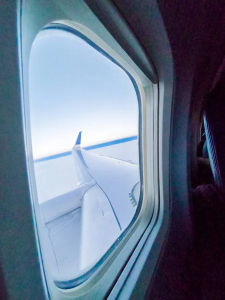 Güneşin Doğuşunu Yolcu Uçak Içeriden Bakış — Stok fotoğraf