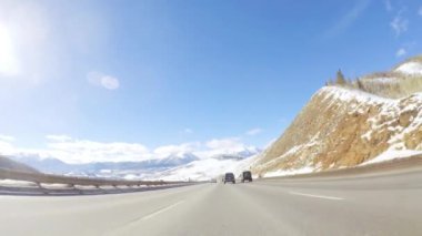 Denver, Colorado, ABD-Aralık 7, 2018 - sürüş Batı Dağları aşarak eyaletler arası otobanda I70.