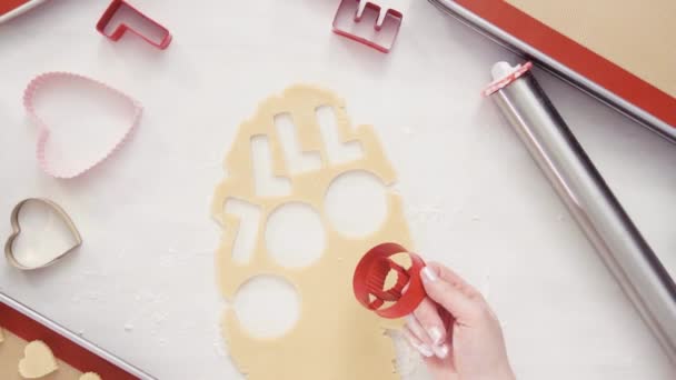 Acostado Paso Paso Cortar Formas Masa Galletas Azúcar Con Cortadores — Vídeos de Stock