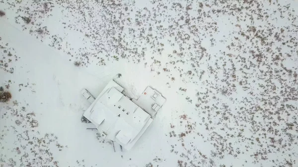Luchtfoto Van Het Berghuis Bedekt Met Sneeuw Winter — Stockfoto