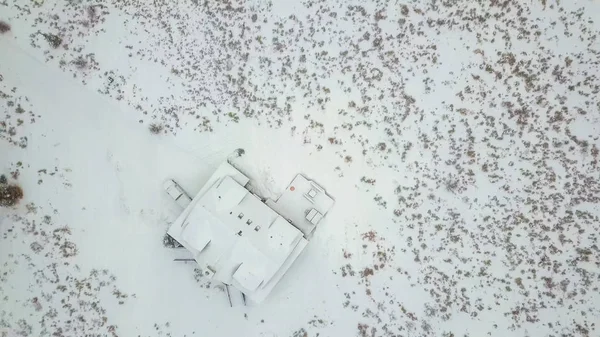 Vue Aérienne Maison Montagne Couverte Neige Hiver — Photo