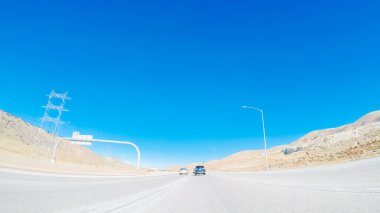 Denver, Colorado, ABD-1 Aralık 2018 Kış 'ta 470 numaralı karayolunda Batı' ya gidiyorum..