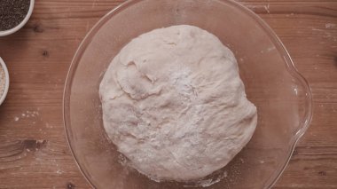 Düz yatıyordu. Adım adım. Organik maddeler challah pişirmeye cam kase karıştırma.