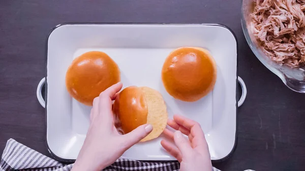 Acostado Paso Paso Hacer Sándwiches Cerdo Tirados Con Ensalada Col — Foto de Stock