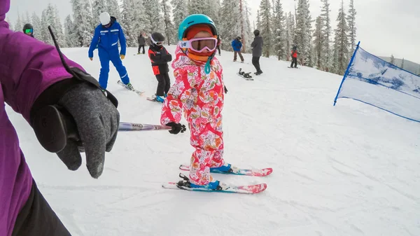 Lære å stå på ski – stockfoto