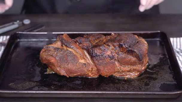 Stap Voor Stap Shredder Varkensvlees Gebraden Schouder Met Twee Vorken — Stockvideo