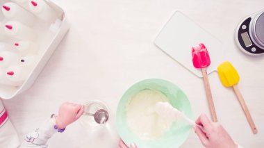 Royal Icing karıştırma