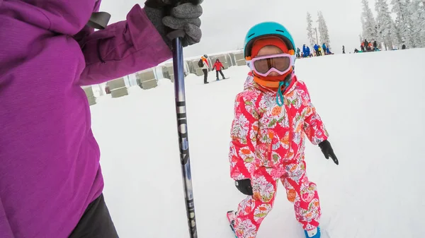 Lära sig att åka skidor — Stockfoto