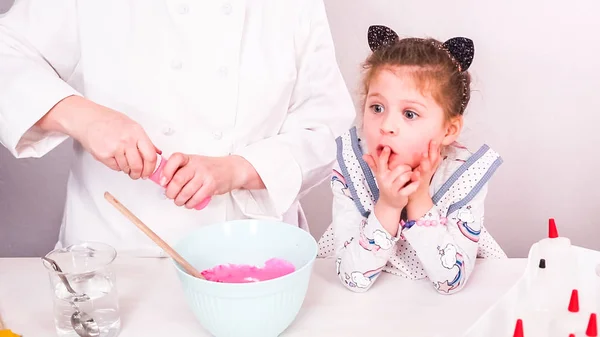 Mixing royal icing — Stock Photo, Image