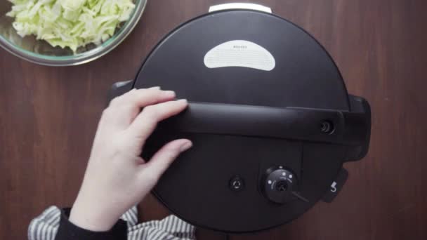 Paso Paso Acostado Cocinar Sopa Remolacha Borscht Con Verduras Orgánicas — Vídeo de stock