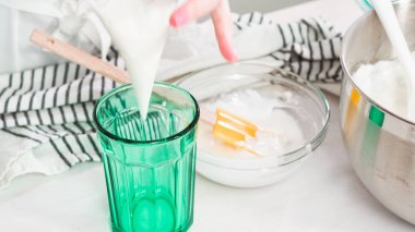 Paskalya kurabiyesi yapmak