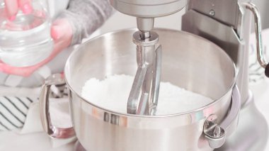 Paskalya kurabiyesi yapmak