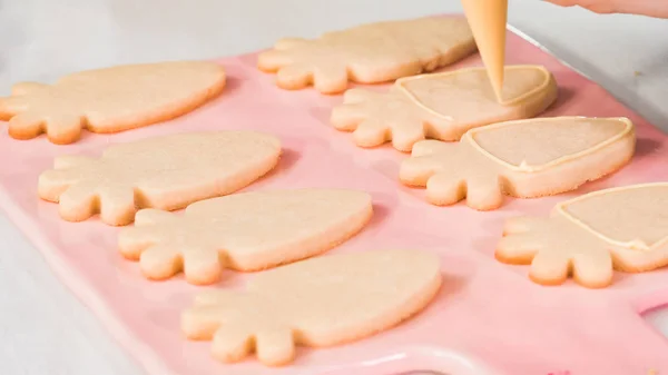 Fazer biscoitos de Páscoa — Fotografia de Stock