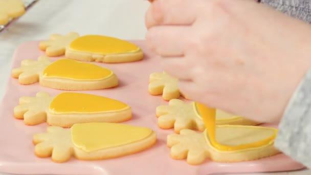 Lapso Tiempo Paso Paso Acostado Decorar Galletas Azúcar Pascua Con — Vídeo de stock