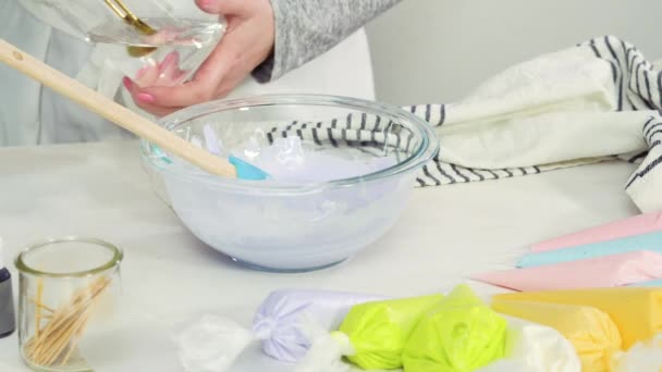 Paso Paso Acostado Mezcla Glaseado Real Para Decorar Galletas Azúcar — Vídeos de Stock