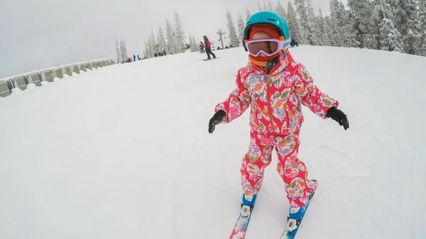 Lære å stå på ski – stockfoto