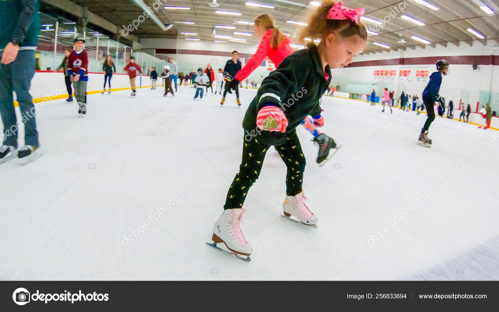Public ice skating Stock Editorial Photo © urban_light 256833694