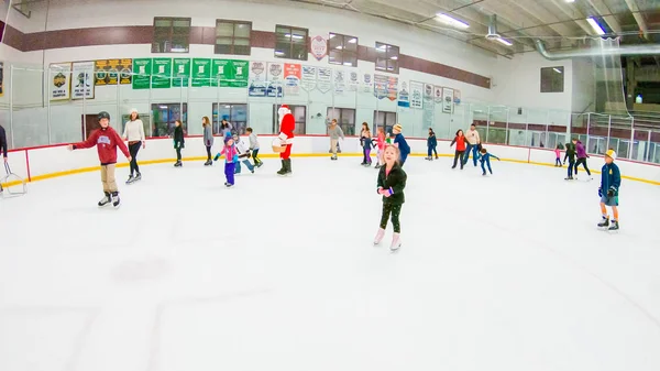 Patinaje sobre hielo con Santa — Foto de Stock