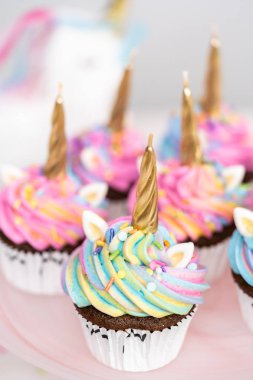 Tek boynuzlu at cupcakes