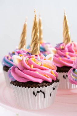 Tek boynuzlu at cupcakes