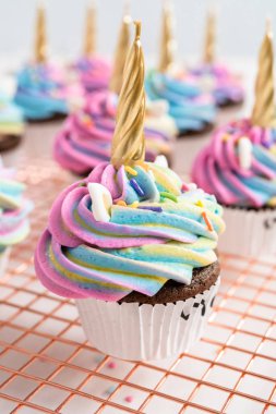 Tek boynuzlu at cupcakes