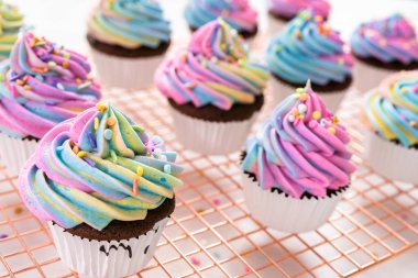 Tek boynuzlu at cupcakes