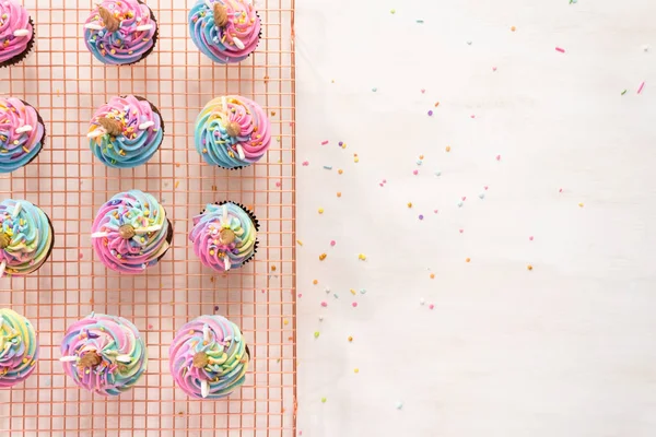 Hornear cupcakes —  Fotos de Stock