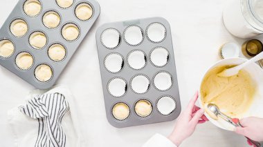 Vanilyalı kek yapıyorum.