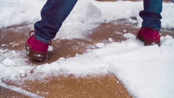 Schneeschaufeln — Stockfoto