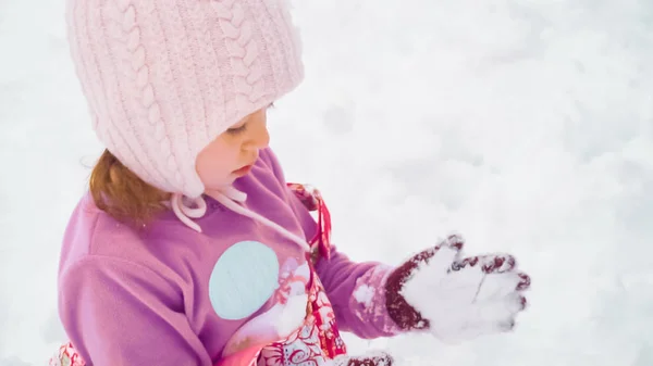 Playing in snow — Stock Photo, Image