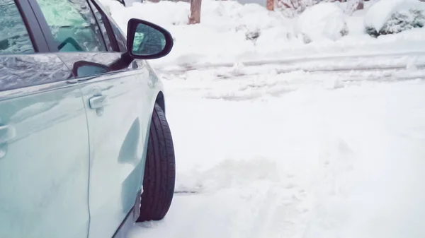 Carro na neve — Fotografia de Stock