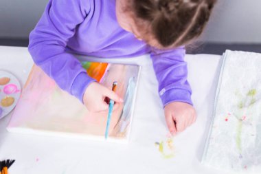 Çocuklar sanat projesi