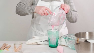 Paskalya kurabiyesi yapmak