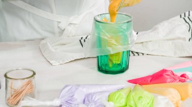 Paskalya kurabiyesi yapmak