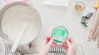 Paskalya kurabiyesi yapmak