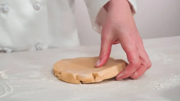 Hornear galletas de Pascua —  Fotos de Stock