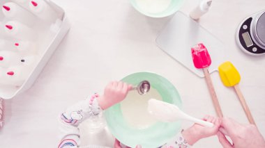 Royal Icing karıştırma