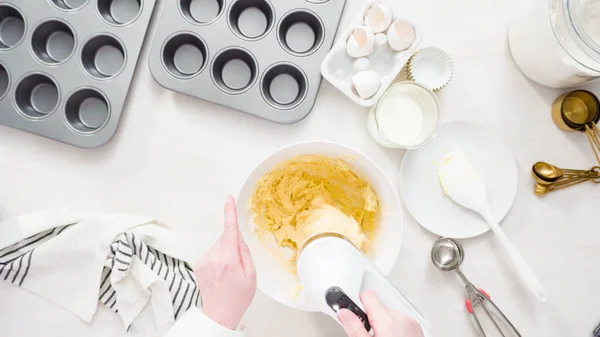 바닐라 컵 케익굽기 — 스톡 사진