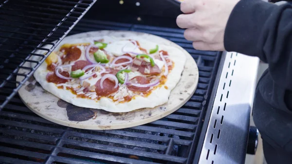 Cocinar pizza — Foto de Stock