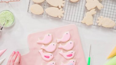 Paskalya kurabiyesi yapmak